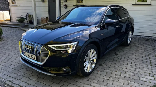 AUDI e-tron 55 E tron 55-Quattro-Panorama-krok-Valcona-360-4 son