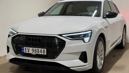 AUDI e-tron 55 426hk/S-Line/Skinn/ACC/B&O/360 cam/Pano/Krok/Black++