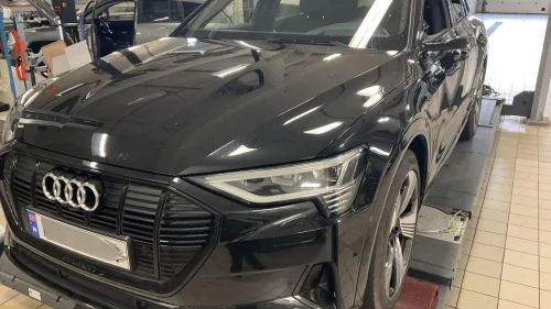 AUDI e-tron 55 Quattro/Advanced/S.Seter/ Navi/ CC/HUD/360/ NYE DEKK
