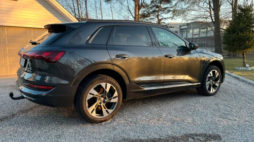 AUDI e-tron 50 50 Advanced Business, ny utløpstest, godt utstyrt!