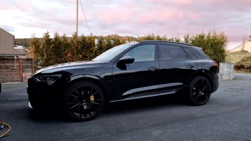 AUDI e-tron 55 22"/21"/Luft/Matrix/B&O/Skinn/El.seter/H.feste