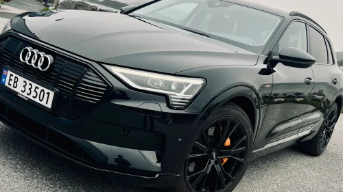 AUDI e-tron 50 50 Advanced Sport Sort optikk, Hengerfeste, GarantiTest