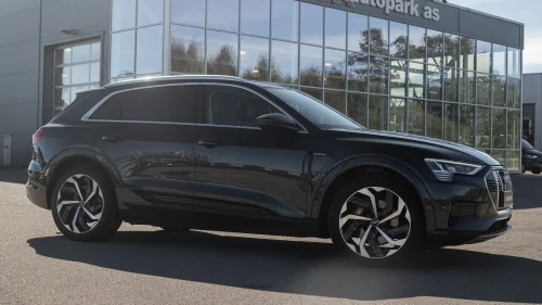 AUDI E TRON 55 55/SKINN/H.FESTE/ADAPTIV/CARPLAY/EN-EIER+++