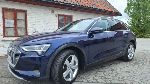 AUDI e-tron 50 50 Advanced Business/360 kamera-krok-nye sommerdekk