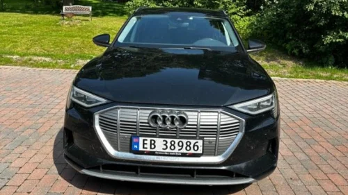 AUDI e-tron 50 50 quattro Advanced Sport utgave alcantara hengerfeste