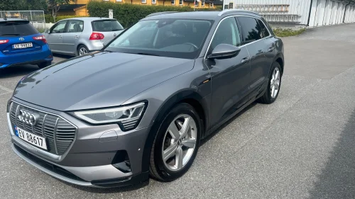 AUDI e-tron 55 Advanced Krok,Sportsseter,360"kamera,Side assist++