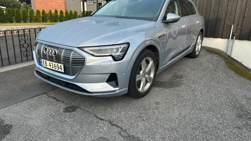 AUDI e-tron 50 50 ADVANCED SPORT-Krok-Delskinn-El sete-Keyless
