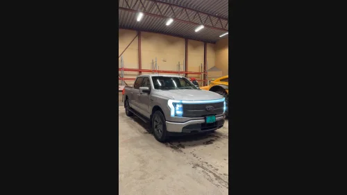 FORD F-150 LIGHTNING LARIAT