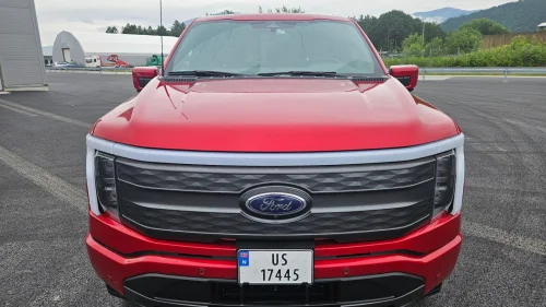 FORD F-150 LIGHTNING LARIAT