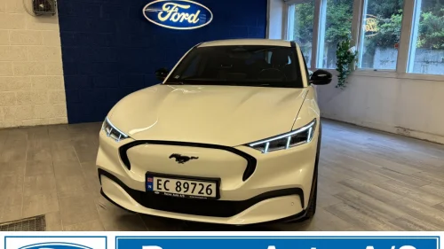 FORD Mustang Mach-E SR AWD Lav kilometer. Røroskjørt!