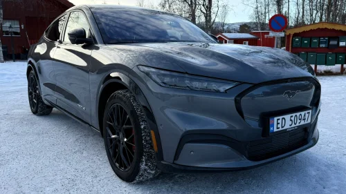 FORD Mustang Mach-E SR AWD 371hk Pano/ACC/Skinn/Topputstyrt/7 års garanti++
