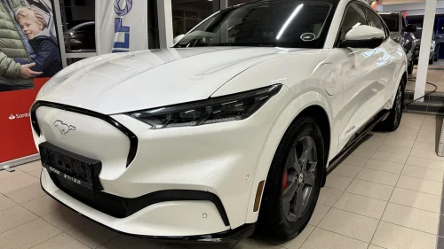 FORD Mustang Mach-E Frost White Edition 540 km rekkevidde (WLTP)