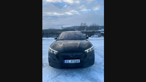 FORD Mustang Mach-E First Edition AWD 371HK 540km. Lav km