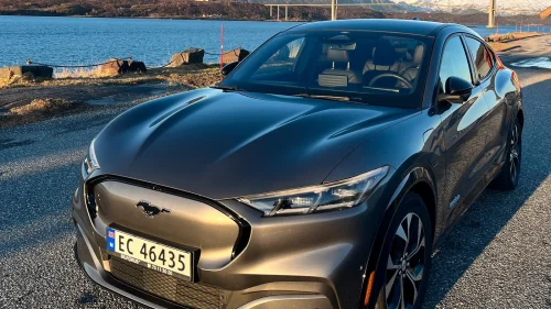 FORD Mustang Mach-E LR AWD topputstyrt teknologipakke + hengerfeste