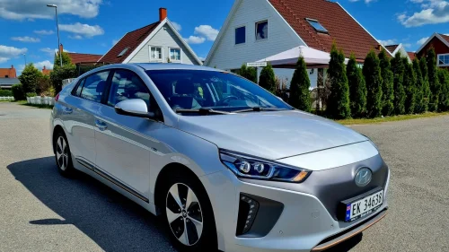 HYUNDAI IONIQ Ionic electric med soltak
