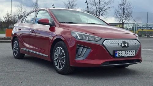 HYUNDAI IONIQ EvTeknikk + Skinn My20