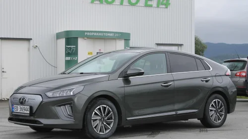 HYUNDAI IONIQ Premium 311 km. rekkevidde Skinn / navi /