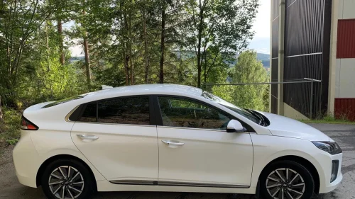 HYUNDAI IONIQ // Premium // Topputstyrt!