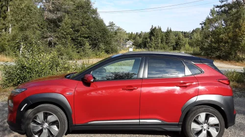 HYUNDAI Kona Premium, Teknikk med skinn og soltak