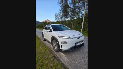 HYUNDAI Kona Premium.  Blue Link