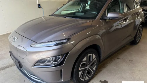 HYUNDAI Kona TREND-KRELL-FIN BIL/KM-NAVI-PDC-S/V HJUL-VARMEPUMPE!!!!