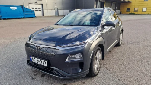HYUNDAI Kona Premium, topputstyrt med skinnseter og soltak