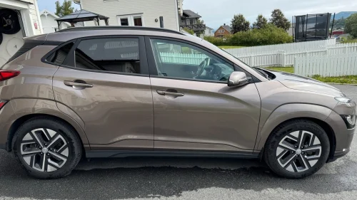 HYUNDAI Kona Premium LR