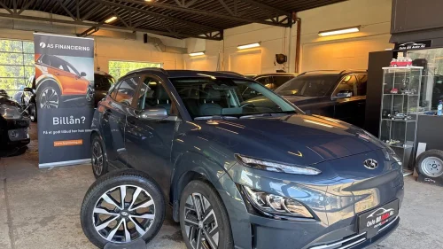 HYUNDAI Kona 64kw LongRange 484km ACC Krell Kamera V.pumpe H.Feste
