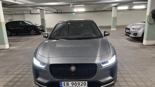 JAGUAR I-PACE EV320 SE | Luftfjæring | Panorama | 3D-kamera | 1 eier
