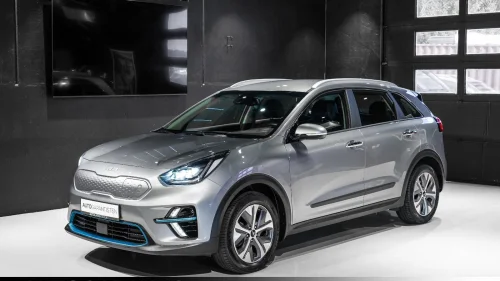 KIA NIRO Active 64kwh 455KM-WLTP ACC Rattv R.kam Navi CarPlay