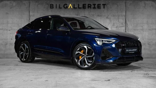 AUDI E TRON SPORTBACK 55 S-LINE/B&O/HUD/360.KAM/KROK/SKINN/LOADED/1-EIER!