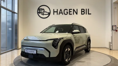 KIA EV3 SR / EXCLUSIVE / NORSK BIL / AVENTUREINE GREEN MET / NA