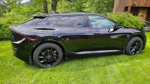 KIA EV6 GT-Line 77 kWh AWD Hfeste Soltak HUD 360' Meridian Navi