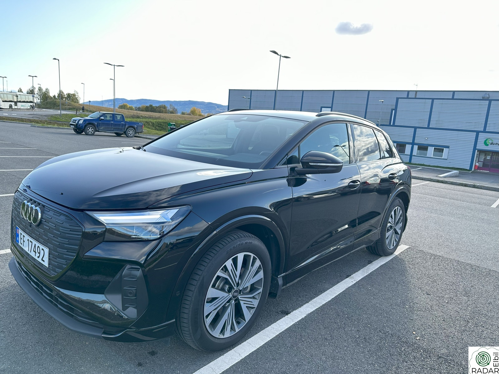 AUDI Q4 50 E TRON 50 quattro Adv. Business edition