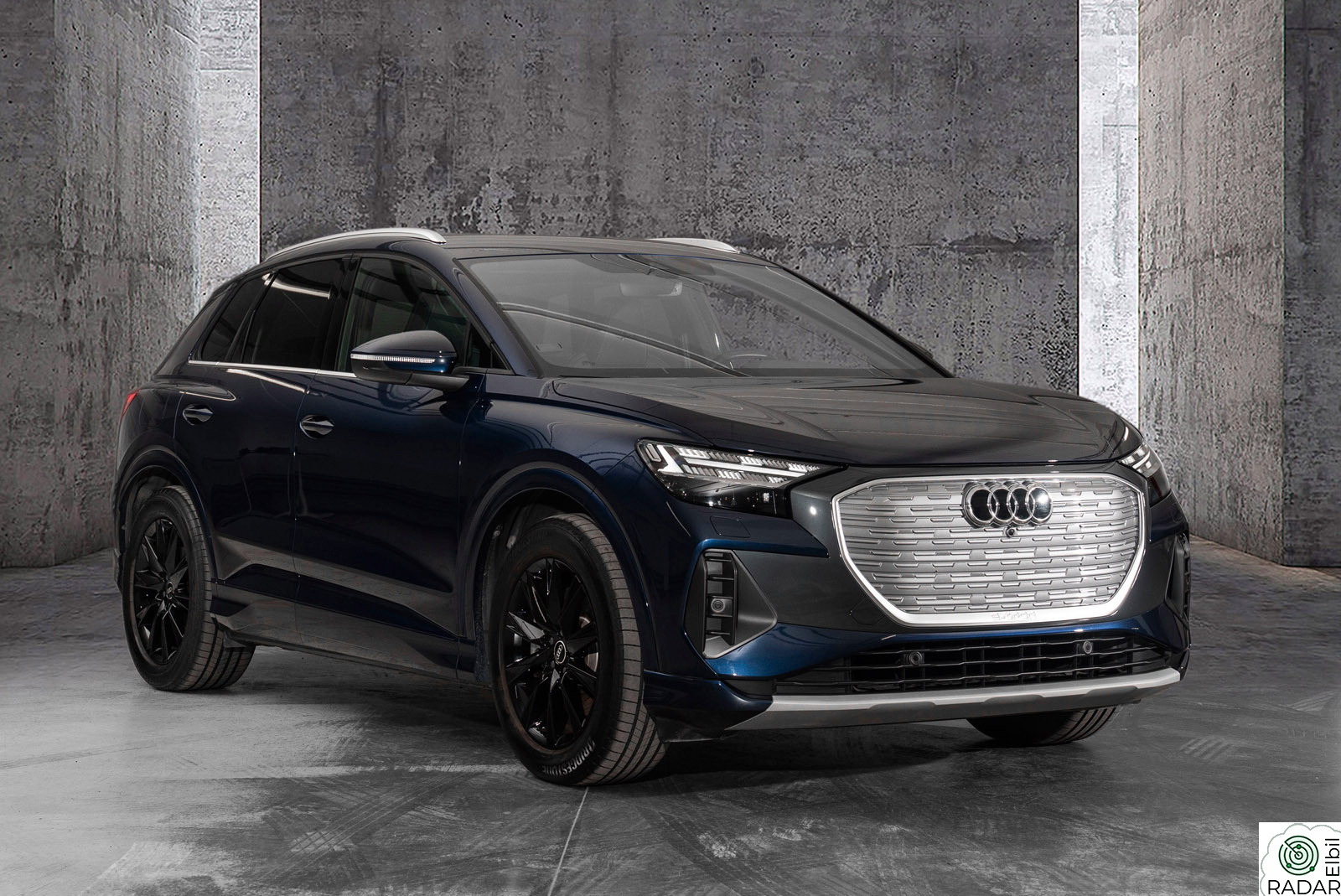 AUDI Q4 50 E TRON 50 quattro Adv. Business plus S-LINE/MATRIX/KROK/SONOS