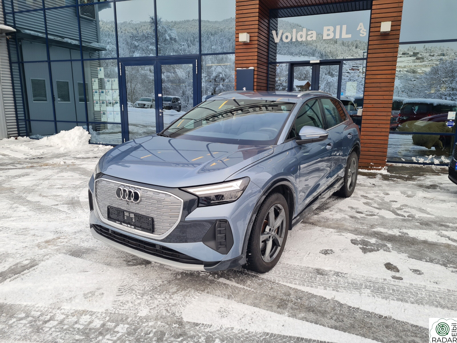AUDI Q4 50 E TRON 50 quattro Advanced Business ACC,Skinn,R.kam,LED,Krok