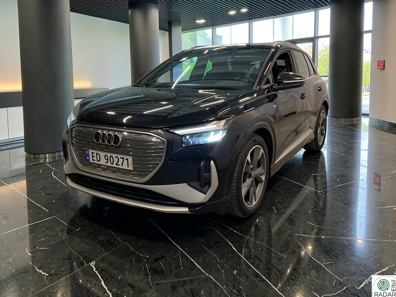 AUDI Q4 50 E TRON 50 quattro Advanced Business