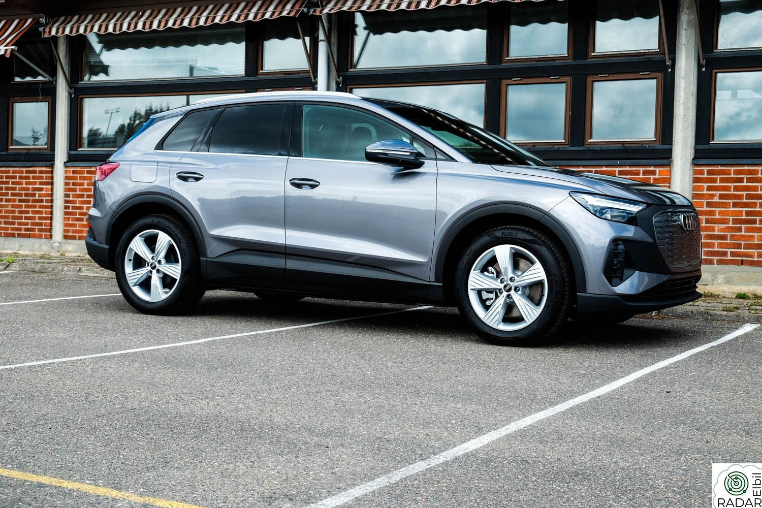 AUDI Q4 45 e-tron 45 Edition Plus quattro