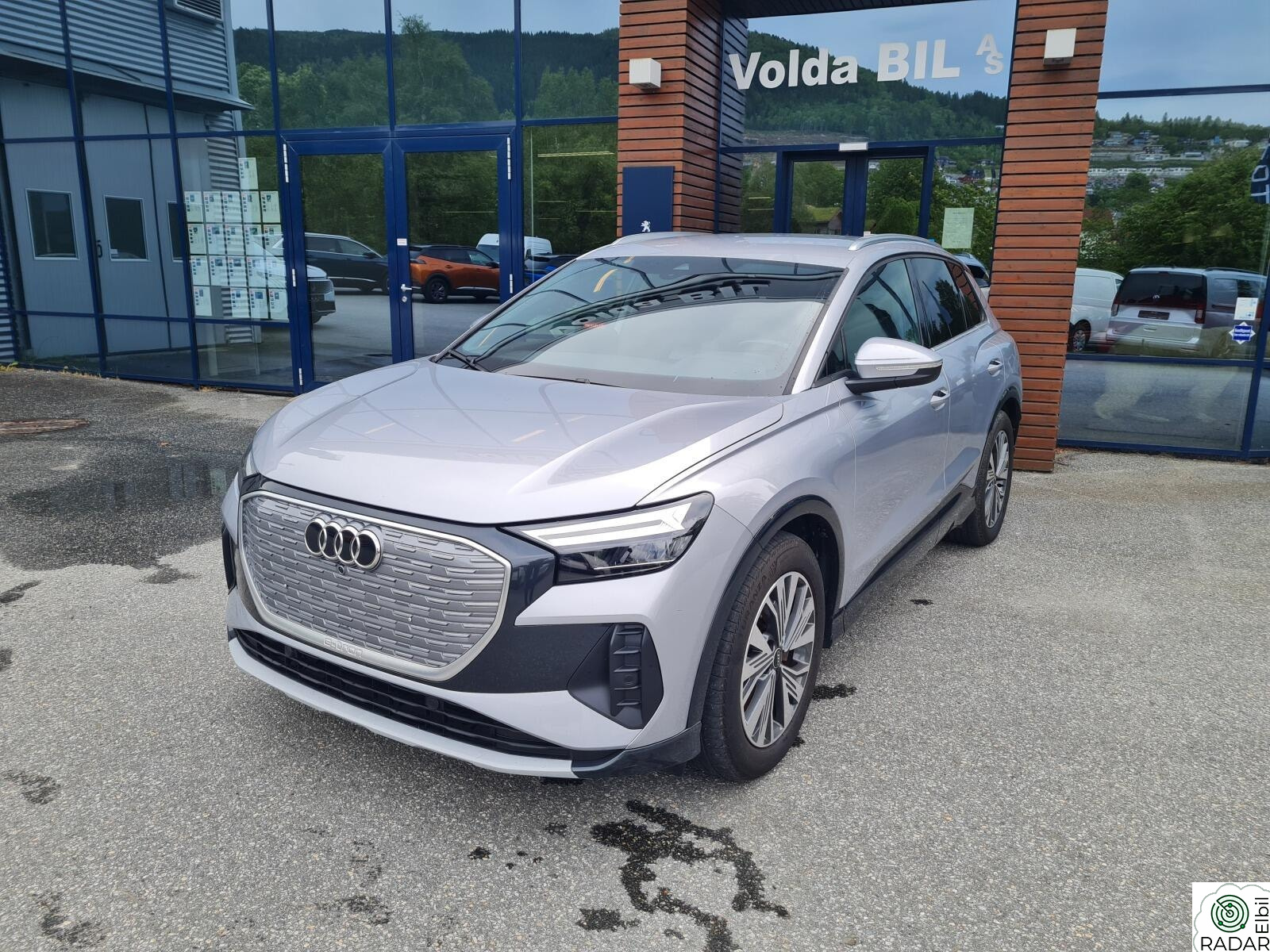 AUDI Q4 50 E TRON 50 quattro Advanced Business ACC,R.kam,Rattv,LED,Krok