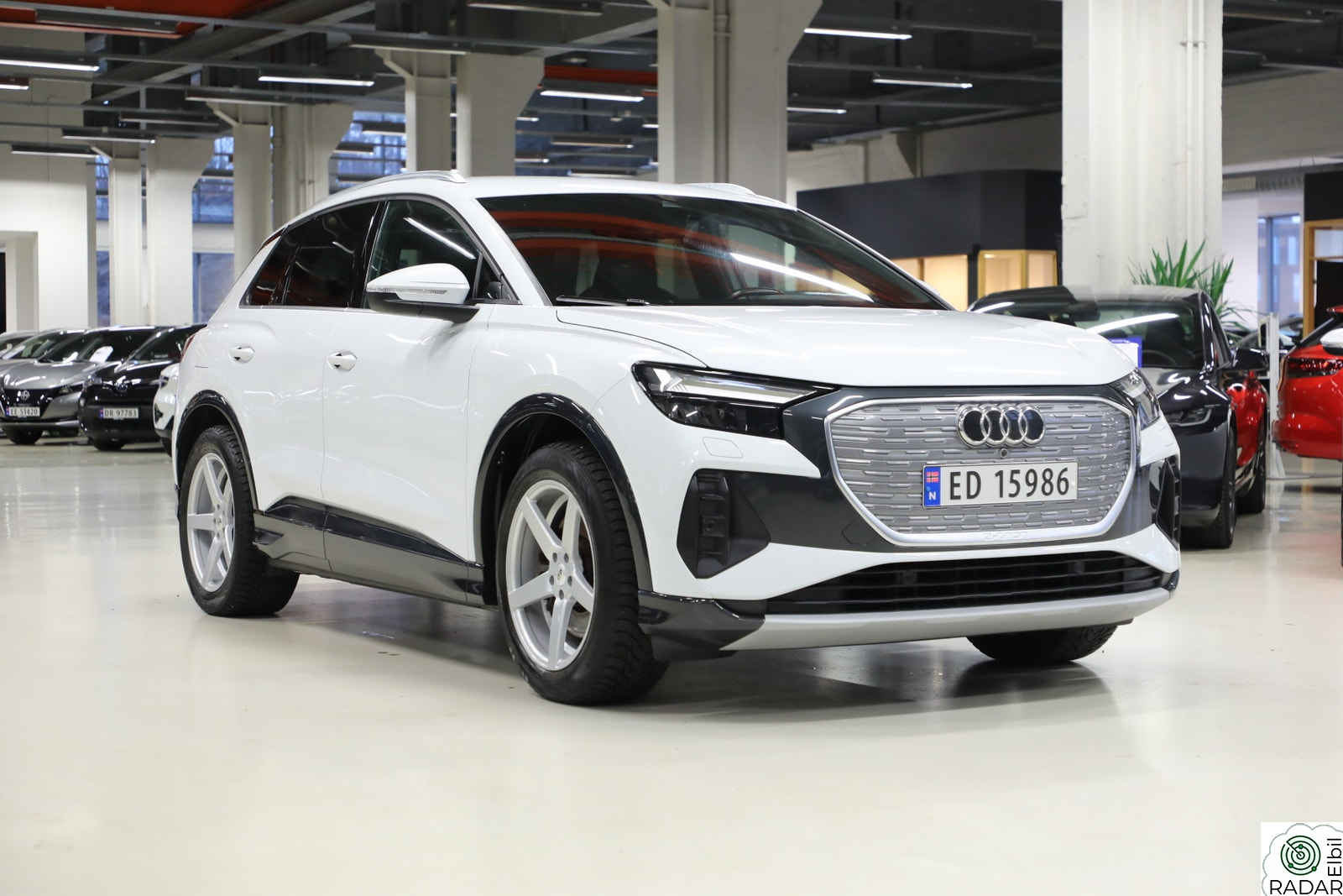 AUDI Q4 50 E TRON 50 quattro Advanced/20"/Delskinn/Kamera/Acc