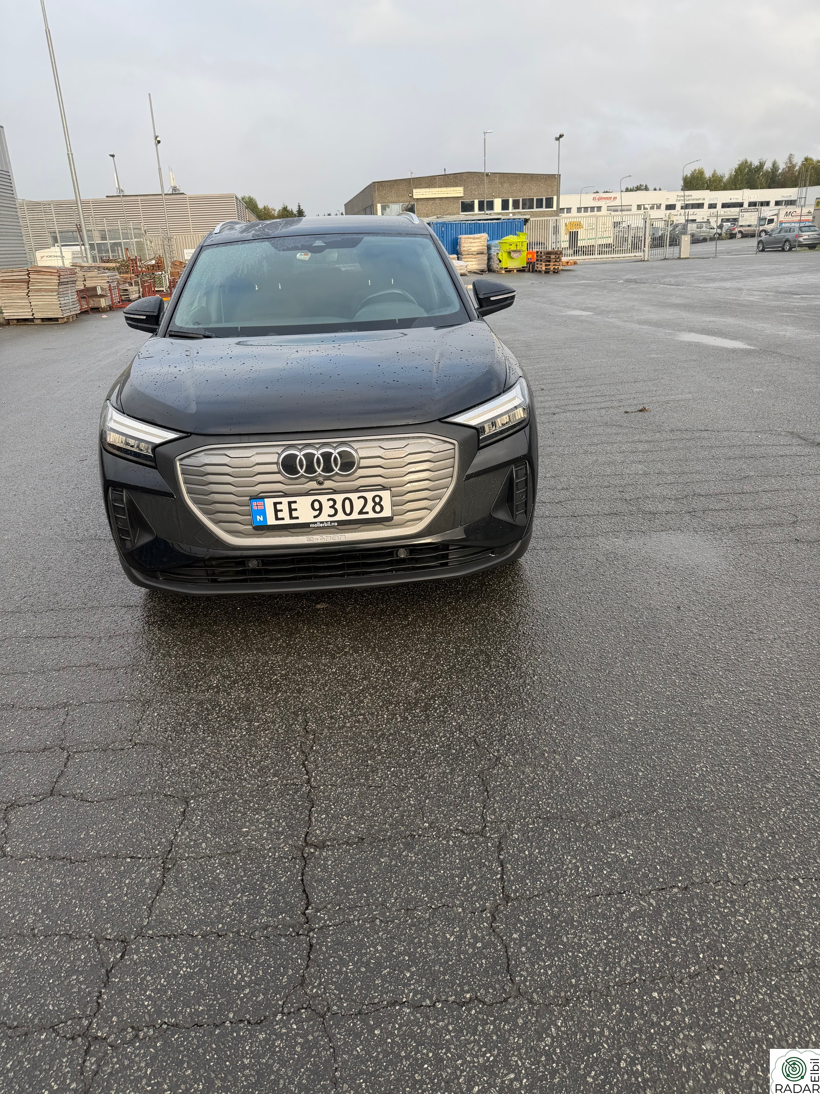 AUDI Q4 35 E TRON 35 Business, keyless, R-kam, led, acc, app