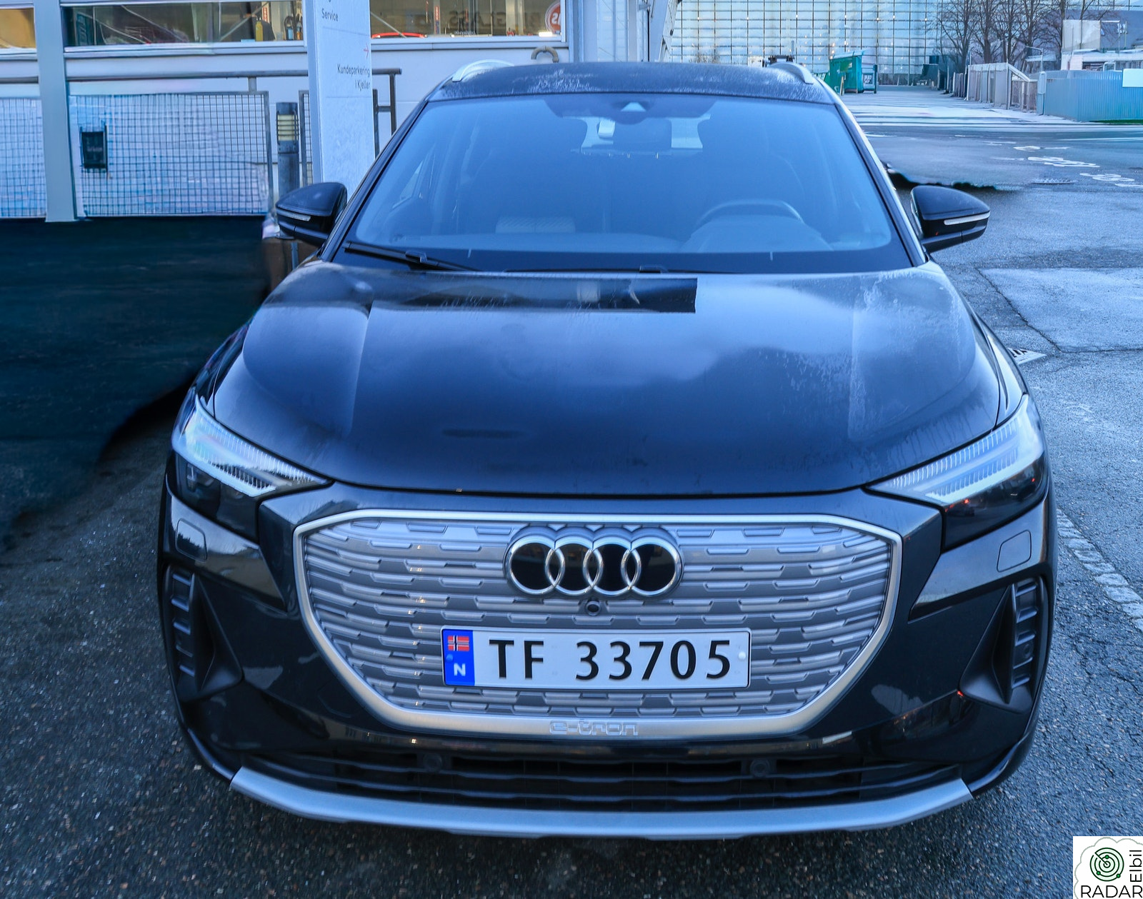 AUDI Q4 50 E TRON 50 quattro Advanced Business