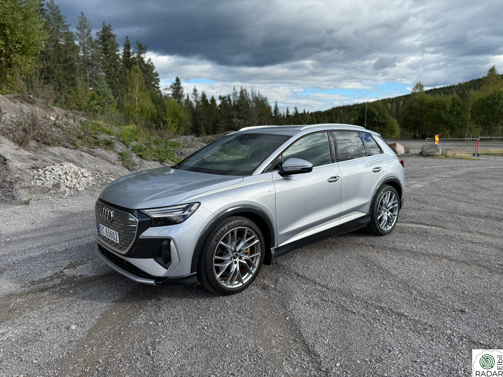 AUDI Q4 50 E TRON 50 Quattro l Matrix l Sonos l FULLUTSTYRT - STRØKEN BIL