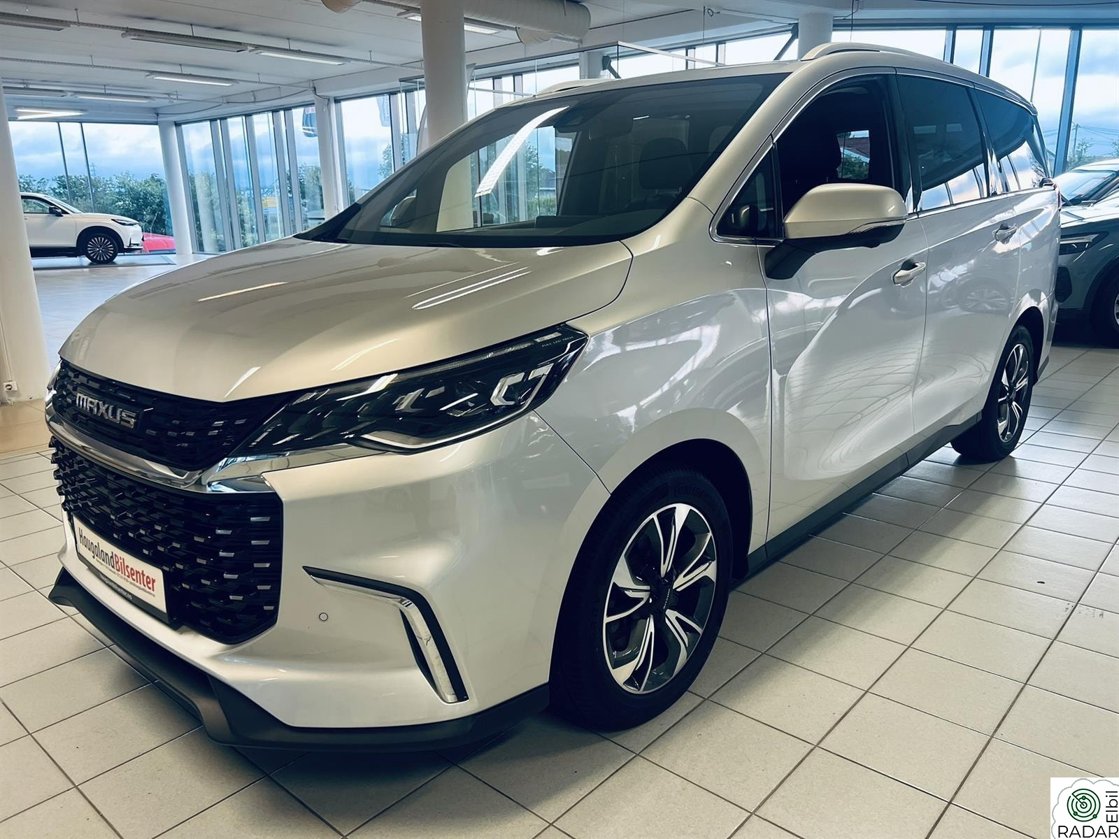 MAXUS EUNIQ 5 7-seter, Exclusive, Panorama, 360 kamera, Skinn ++