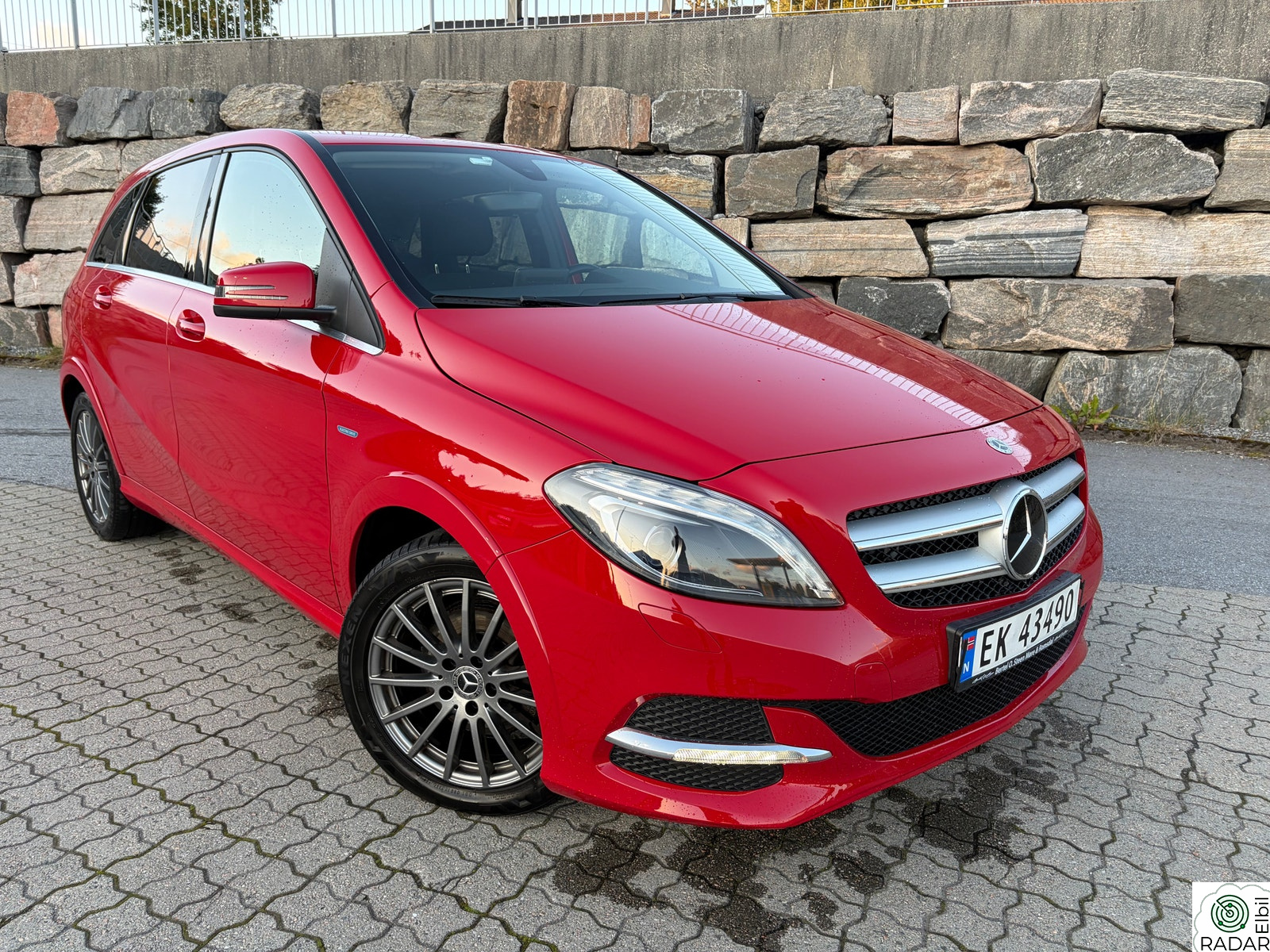 MERCEDES-BENZ B 250 e Edition