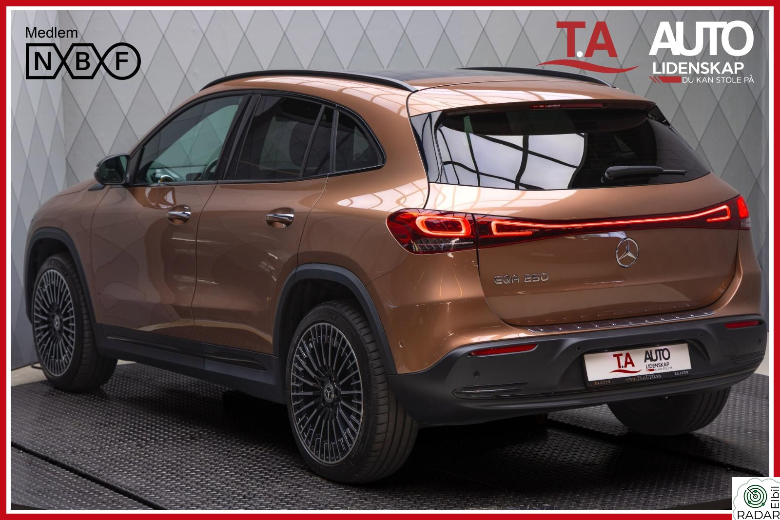 MERCEDES-BENZ EQA 250 AMG ACC H.FESTE 360 PANO BURMESTER NORSK