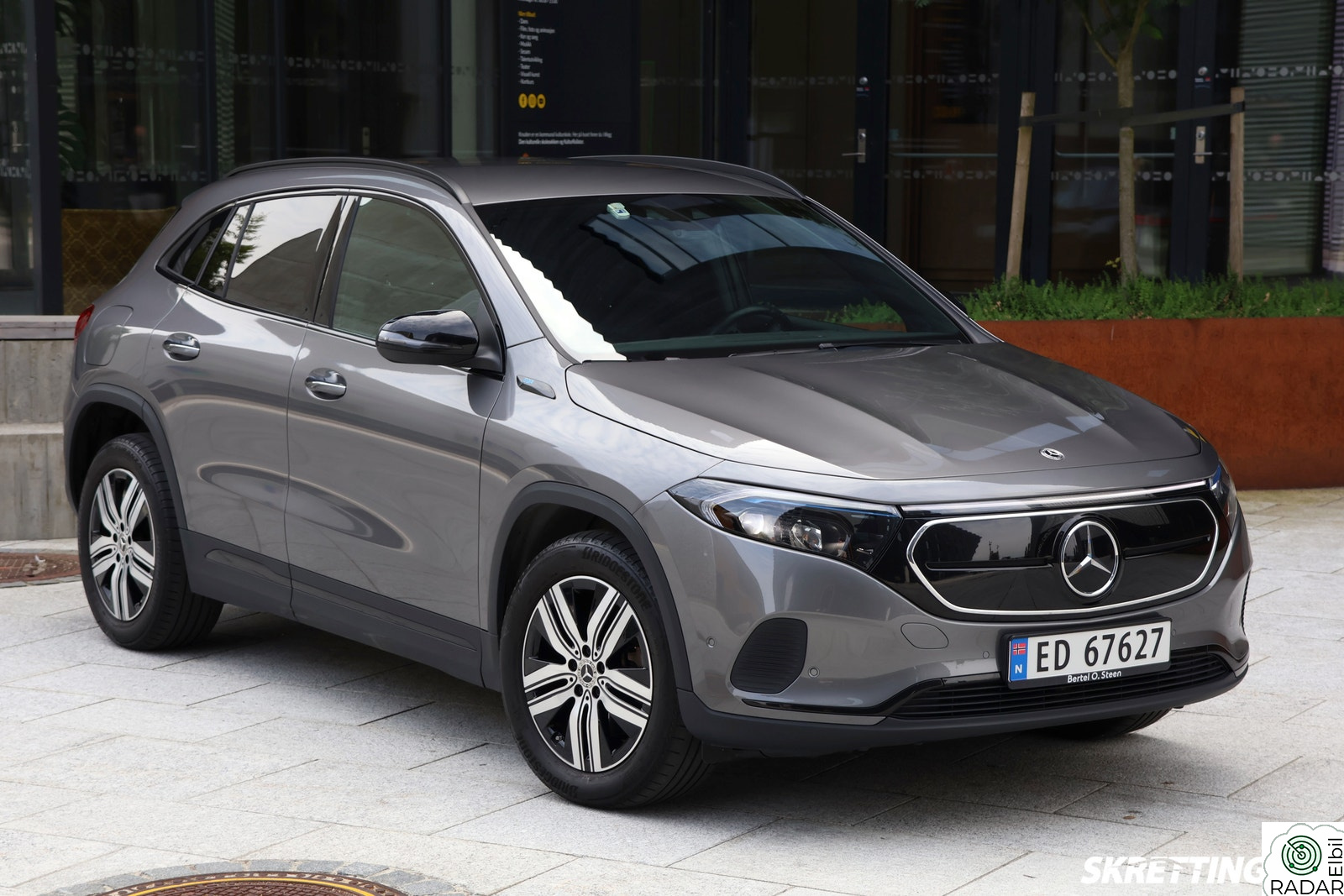 MERCEDES-BENZ EQA 300 4MATIC 300 4MATIC PROGRESSIVE EDITION PLUS - EN EIER!