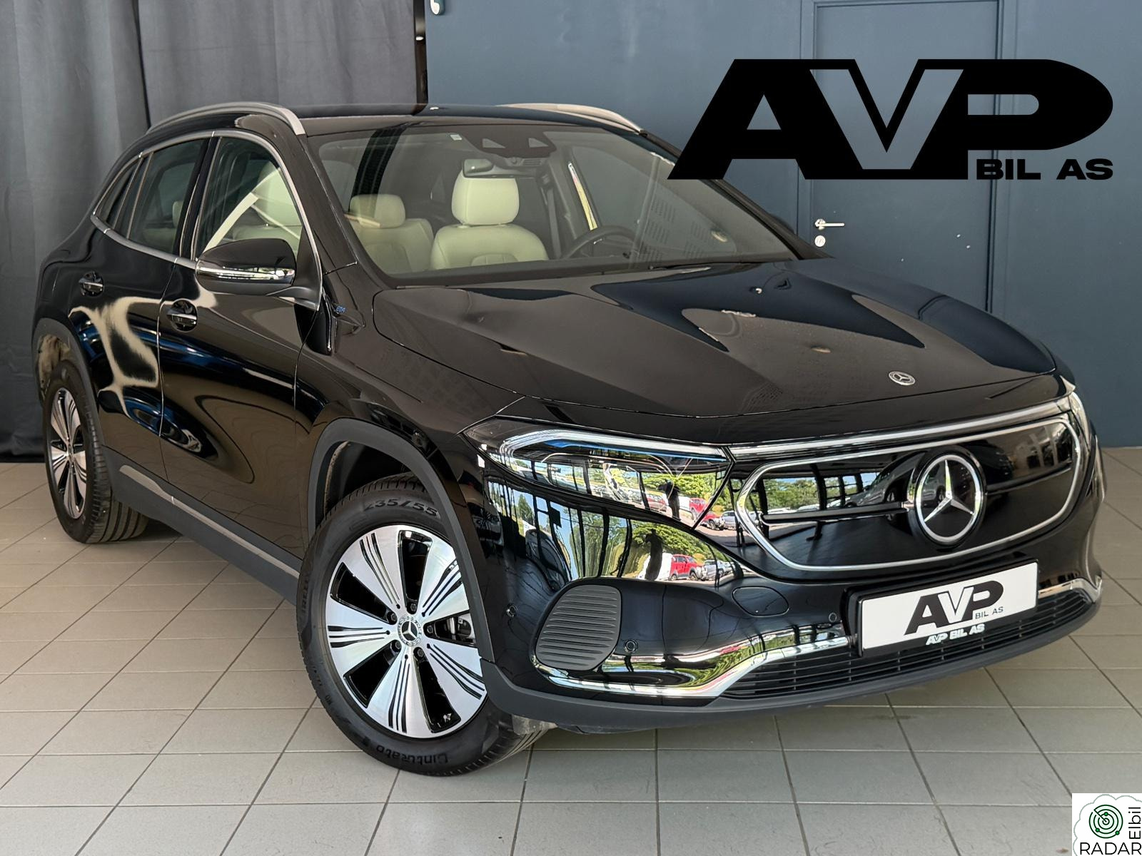 MERCEDES-BENZ EQA 300 4MATIC 4MATIC, Hengerfeste, Skinn, Memory, Navi, LED, ACC
