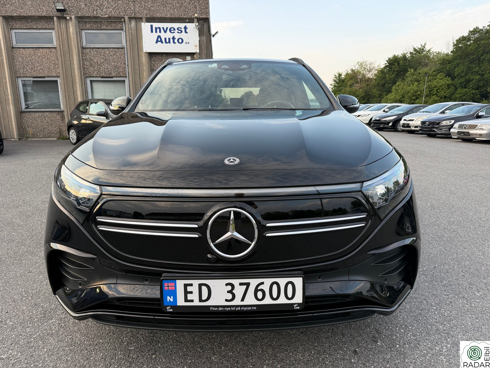 MERCEDES-BENZ EQA 300 4MATIC AMG 4WD 418Km WLTP Pano LED High-Performanc Krok 360+++