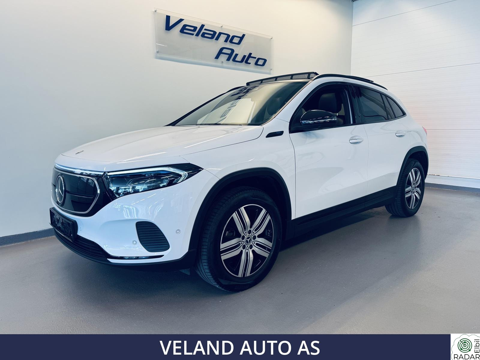 MERCEDES-BENZ EQA 300 4MATIC PROGRESSIVE 4MATIC NIGHT/DISTR+/PANO/360/CARPLAY/KROK